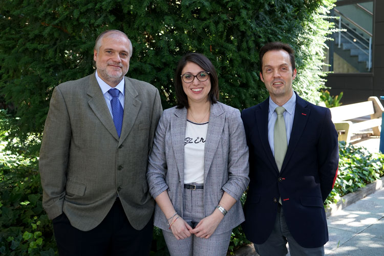 Dra. Margalida Artigues, con los directores de la tesis,  Dr. Jordi Abellà i Dr. Sergi Colominas